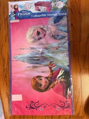 Disney Frozen Storage Trunk with Anna & Elsa - Pink, Purple, new condition